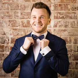 Ведущие Антон Пасечник